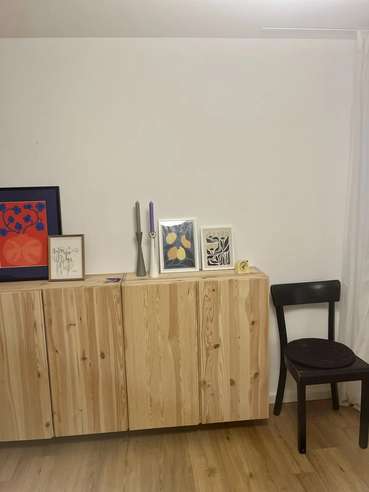 Praxisdetail — Bild an der Wand